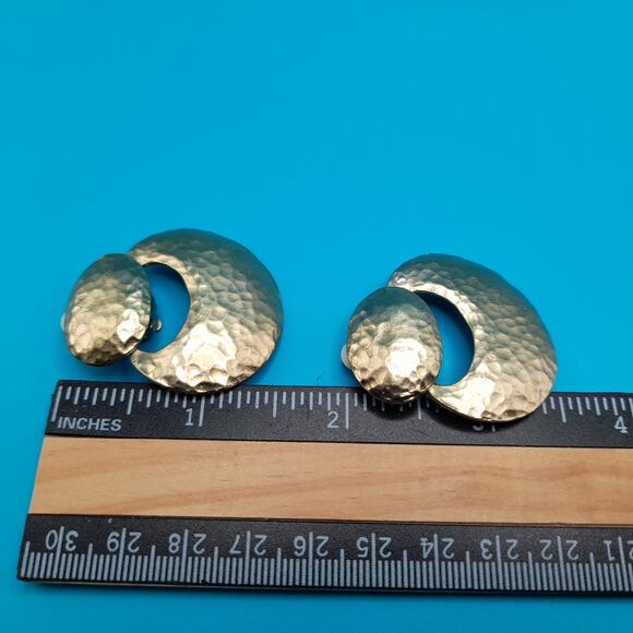 Vintage Hammered Gold Tone Clip Earrings, 1 1/2 In - Picture 7 of 9